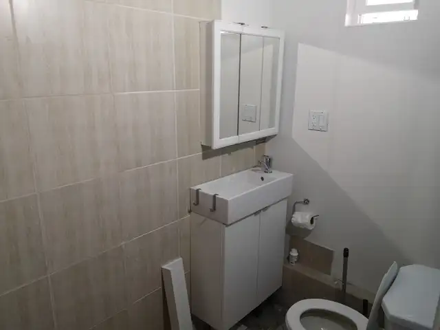 Big room in Brentwood close to downtown (Brentwood) in Room Rentals & Roommates in Burnaby/New Westminster - Image 7