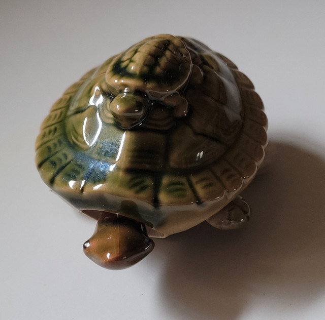 Vintage Ceramic Turtle Figurine with Moving Head, Legs & Tail in Arts & Collectibles in Oshawa / Durham Region