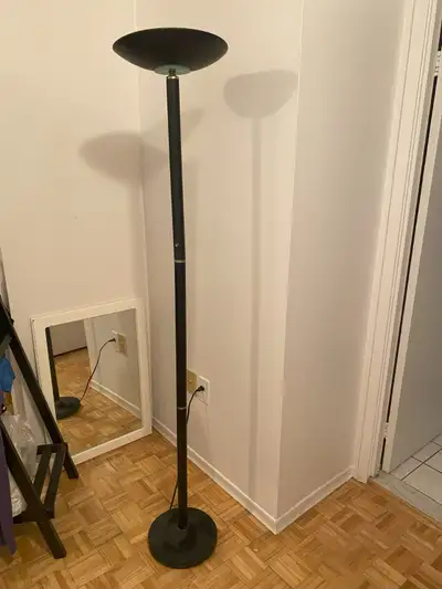 Lampe sur pied noire/ Black floor lamp, View more