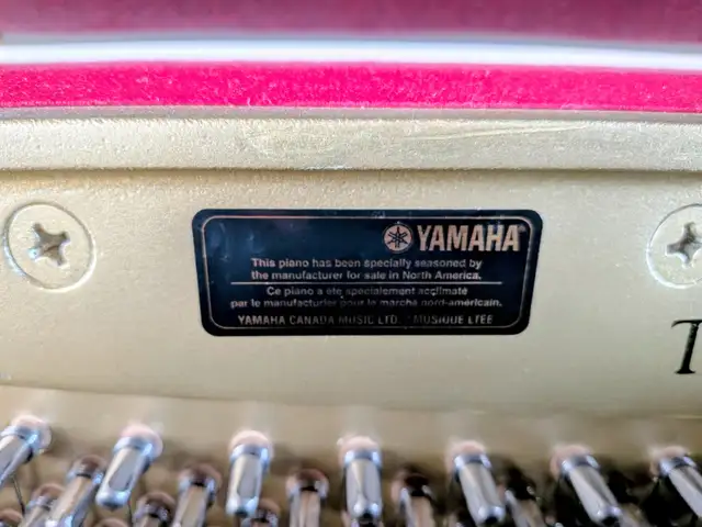 Piano Yamaha T118 in Pianos & Keyboards in City of Montréal - Image 4
