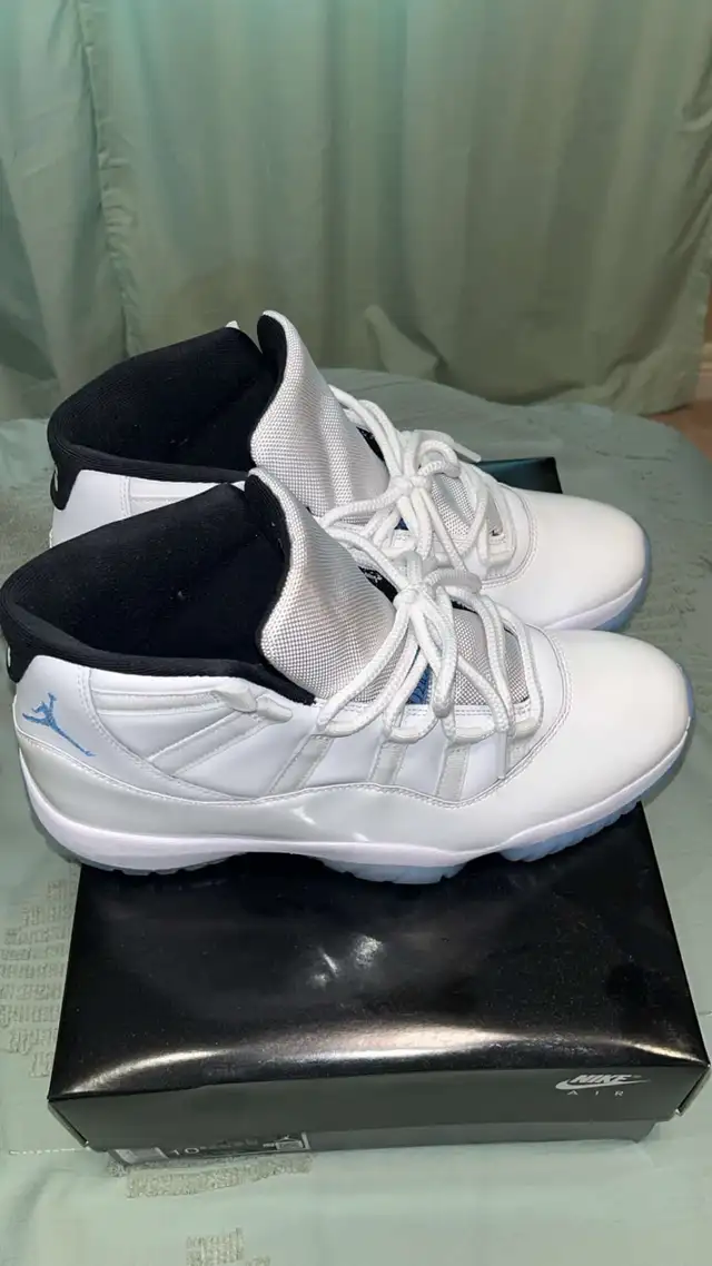 Jordan 11 size 10.5 in Men's Shoes in Mississauga / Peel Region - Image 3