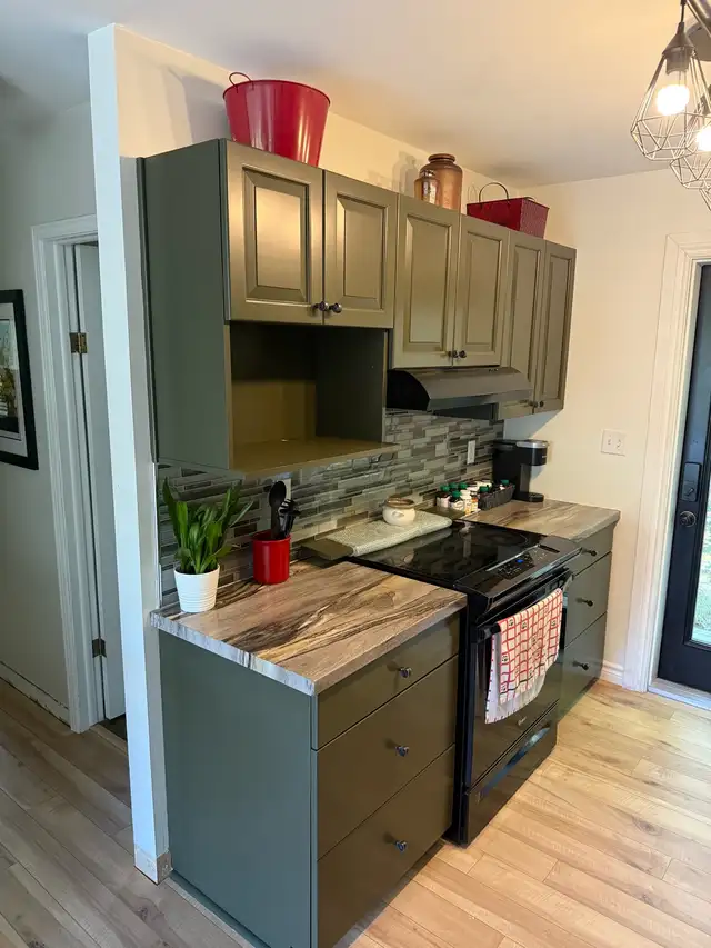 Kitchen cabinets and vanity in Cabinets & Countertops in City of Halifax - Image 3