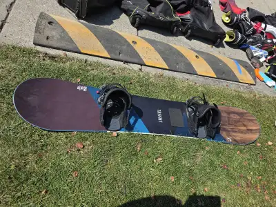 Selling a Head Transit 56W snowboard that has only been lightly used, just four times. The board is...