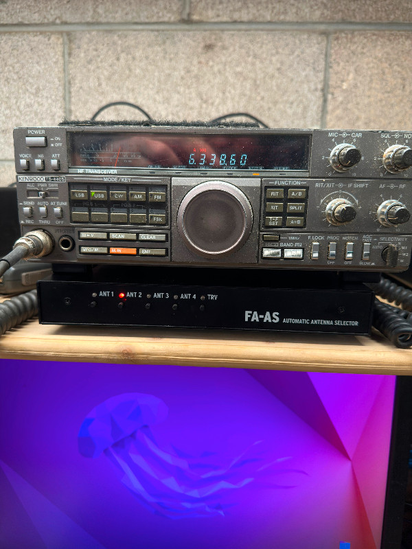 Kenwood 440S Ham Radio Receiver - Working in General Electronics in St. Catharines