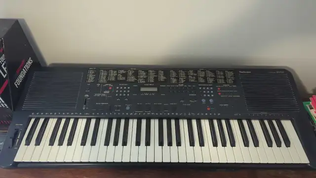 Technics KN750 PCM Keyboard