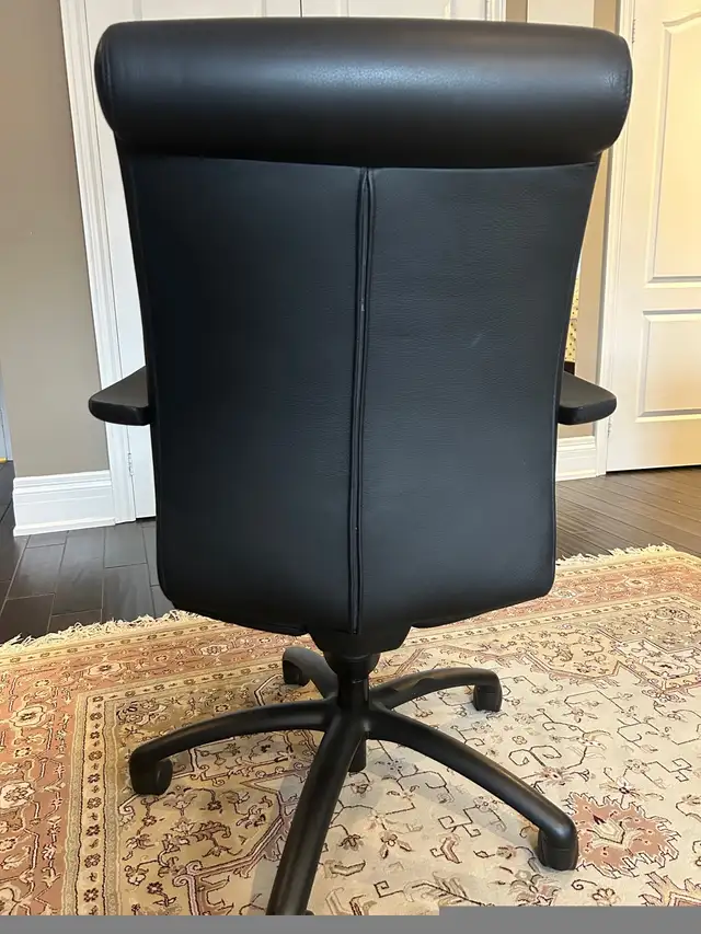  High-end office chairs in Chairs & Recliners in Markham / York Region - Image 3