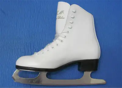 New CCM Skates Size-9 (Inner length 25cm/10'') Dwight, View more