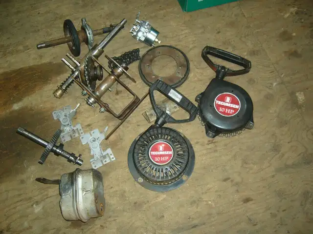 souffleuse beaucoup de pièces a vendre pour souffleuses in Snowblowers in Québec City - Image 7