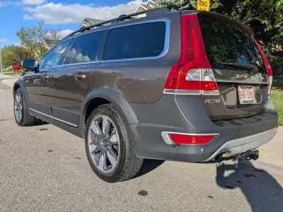 This premium 2015 Volvo XC70 T6 Polestar Edition comes equipped with a powerful turbocharged engine...