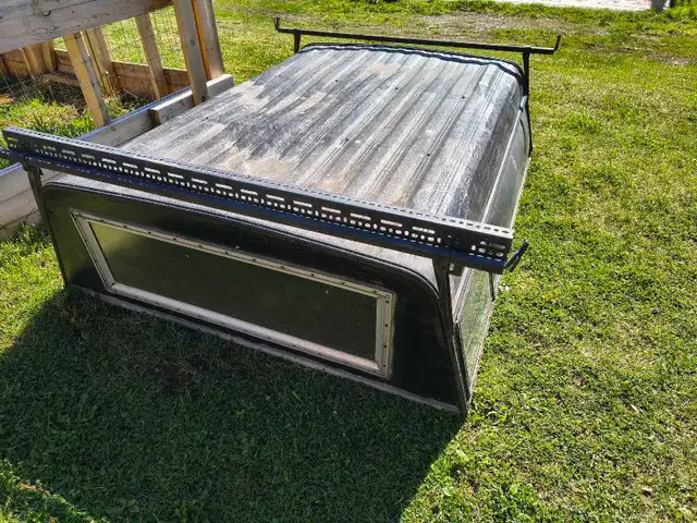 Truck canopy in Auto Body Parts in Quesnel - Image 2
