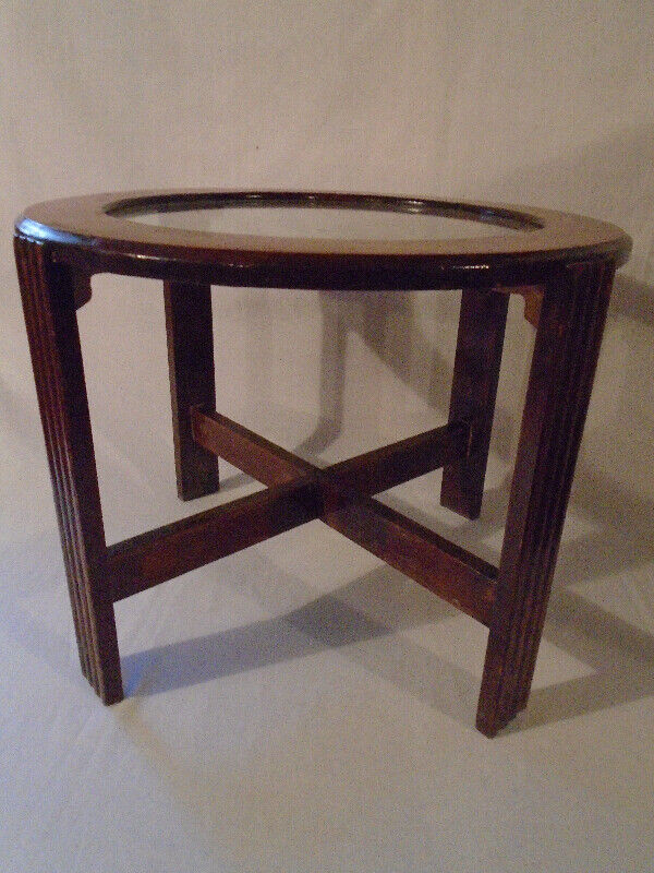 Table basse ronde en verre antique/Antique Round Glass Table Coffee Tables Bathurst Kijiji