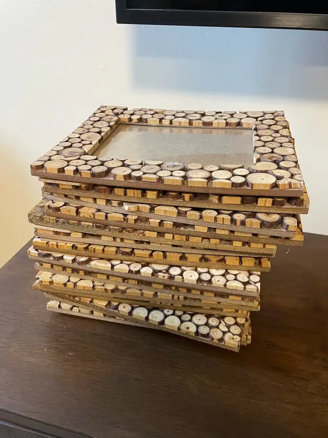 Set of Rustic Wood Slice Photo Frames – Cabin / Farmhouse Decor in Home Décor & Accents in Ottawa - Image 7