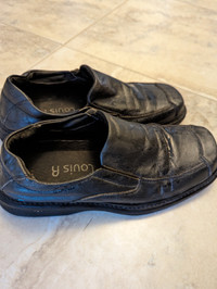 Men's black dress shoes, size 41 or US size 8, good condition.