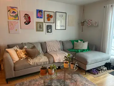 Divan à vendre 800$, View more