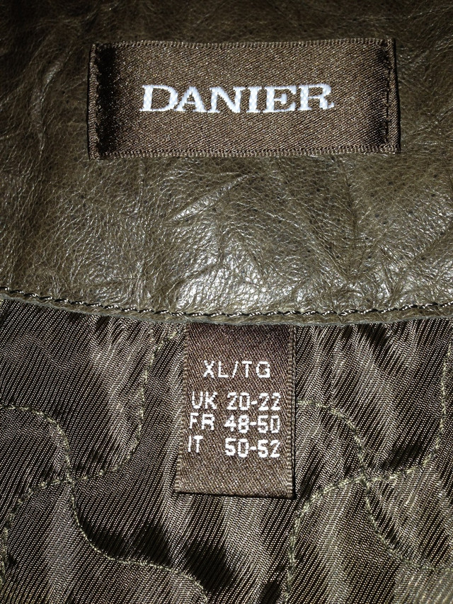 Women’s Danier Leather Jacket  in Women's - Tops & Outerwear in Oshawa / Durham Region - Image 3