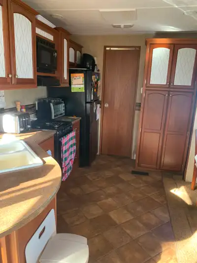 au camping Lac Lafontaine près de l’autoroute 15 avec tous les services alentours sur un terrain ave...
