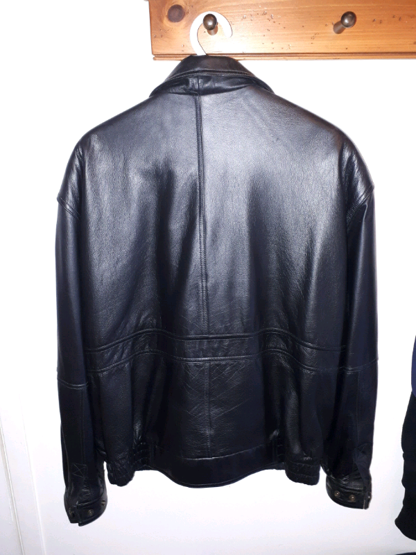 Leather Bomber Jacket in Men's in City of Montréal - Image 3