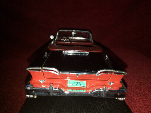 Road Legends 1958 Edsel Citation Convertible 1:18 Scale Die cast in Arts & Collectibles in Sarnia - Image 4