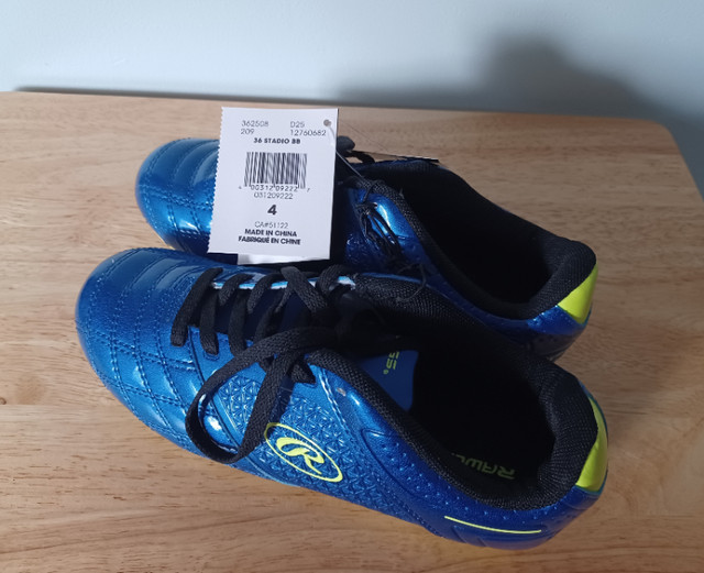 Brand New Rawlings Boy's Soccer Shoe Size 4 For Sale! in Soccer in Markham / York Region