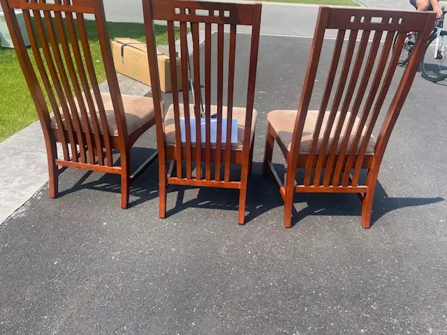 Dining Table and 8 Chairs in Dining Tables & Sets in Kingston - Image 3