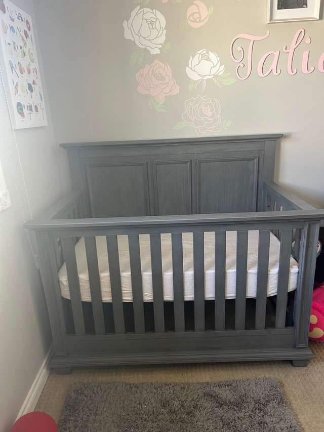 Baby crib in Cribs in Calgary