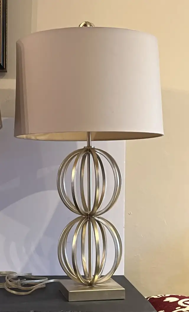 VINTAGE ARTERIORS PAIR OF TANNER KENZIE TABLE LAMPS SPHERE GOLD in Indoor Lighting & Fans in City of Montréal - Image 7