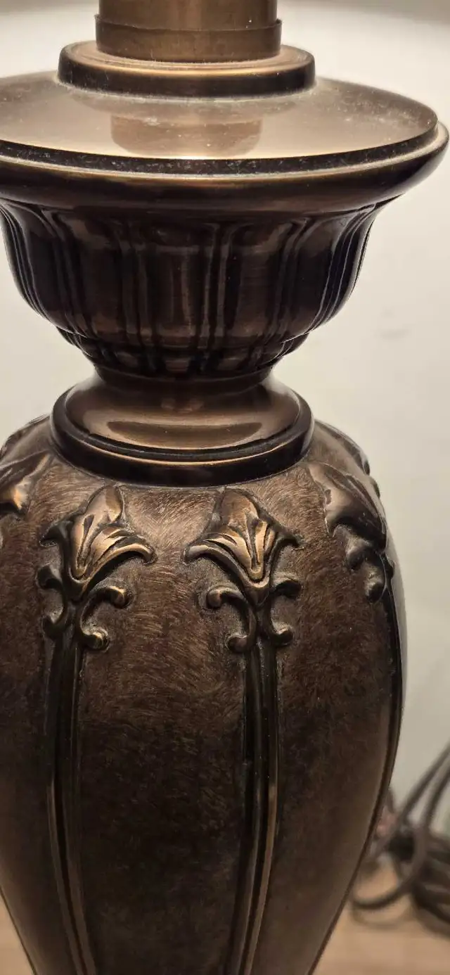 Vintage brass table lamp in Indoor Lighting & Fans in City of Toronto - Image 5