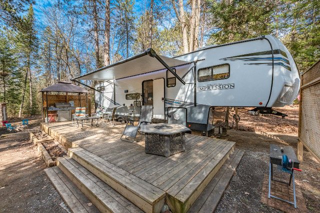 2021 FOREST RIVER 37ft CAMPER ON CAMPING LOT 50 MINS FROM OTTAWA in Travel Trailers & Campers in Renfrew