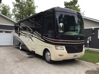 2010 Holiday Rambler Admiral * Workhorse Chassis * 8.1 L V-8 GM Gas Engine * 82,950 KM * 6 speed All...