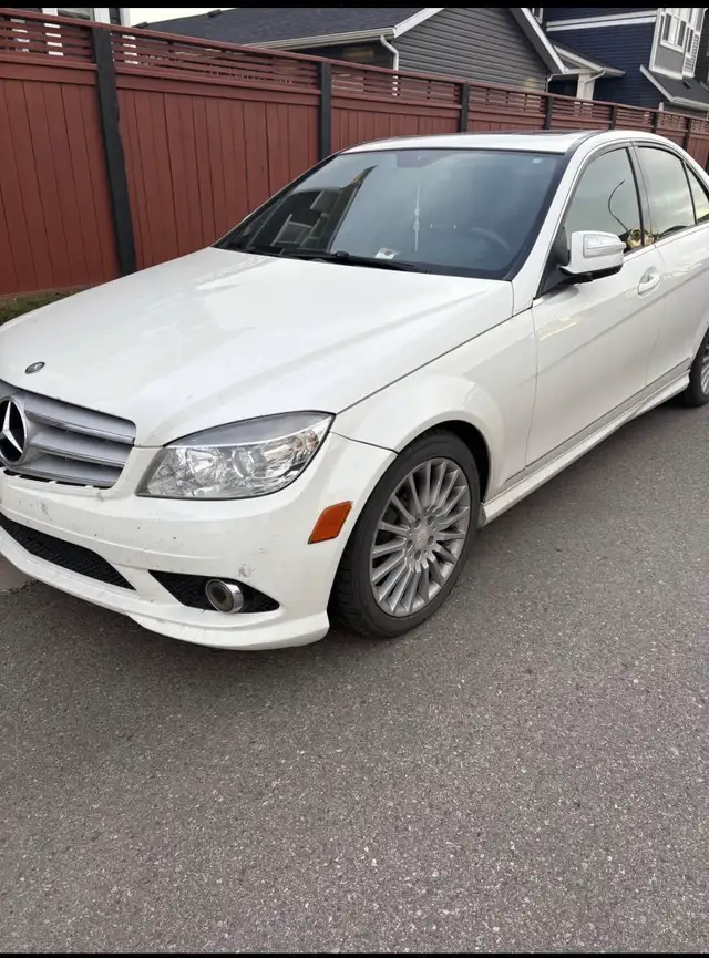2009 mercedes benz  in Cars & Trucks in Calgary - Image 2