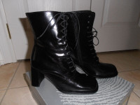 Italian leather boots size 7 - new in box!