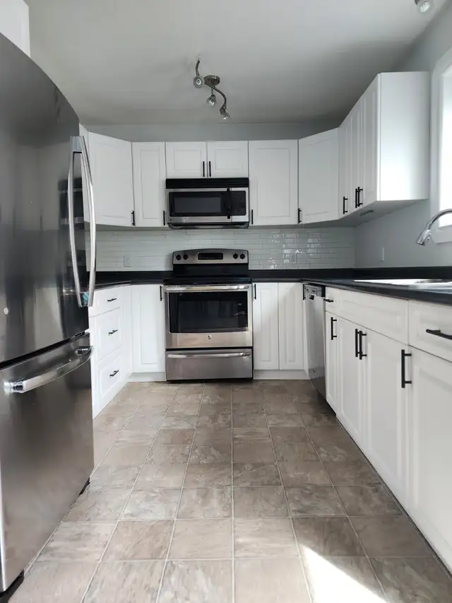 Beautiful Modern 3 bed 2 bath townhouse style condo for rent in Long Term Rentals in Whitehorse - Image 3