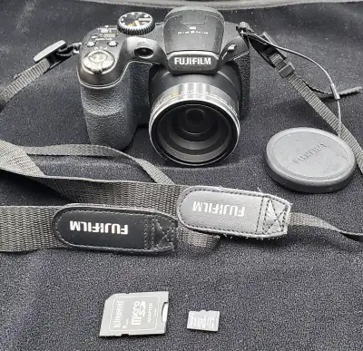 FUJIFILM FINEPIX S1800 12.0 MP 18X OPTICAL ZOOM DIGITAL CAMERA TESTED CONDITION: Excellent Comes wit...