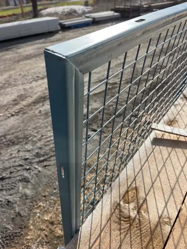 Grille de métal (grillage) in Decks & Fences in Drummondville - Image 6