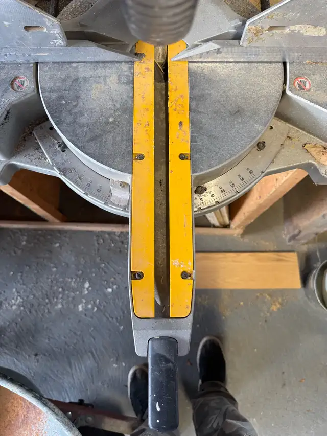 DeWalt 12in Sliding Compound Miter Saw in Power Tools in City of Toronto - Image 5