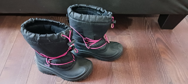 Girls winter boots youth pink and black size 1 in Kids & Youth in Muskoka - Image 3