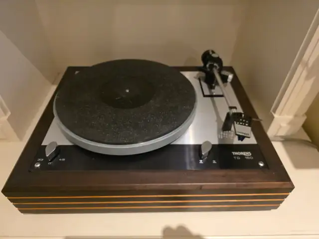+++Thorens TD160 Turntable with custom plinth+++ in Stereo Systems & Home Theatre in City of Toronto - Image 3
