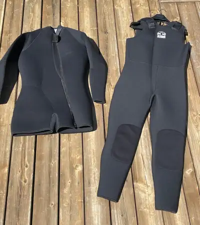 NEW Oceaner Scuba Wetsuit Size: Men's Large. Sleeveless full suit with knee pads. Tunic over jacket...