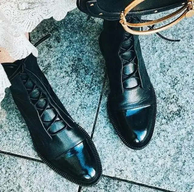 Women's Black Boots Mid-Calf, British Style- Size 9 in Men's Shoes in Mississauga / Peel Region - Image 3