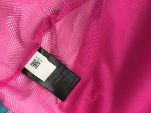 Northface Zipline Rain Jacket (Junior Girls size 18) in Kids & Youth in Ottawa - Image 4