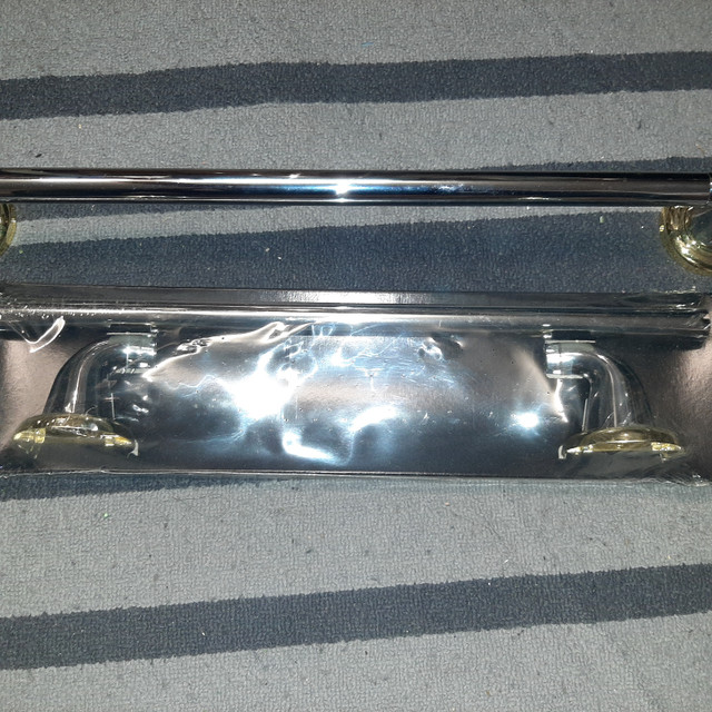 Towel Bar 18 inches chrome Brand New . High end brand in Plumbing, Sinks, Toilets & Showers in City of Toronto - Image 2