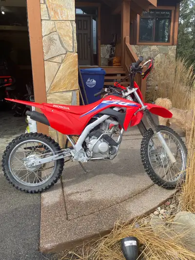 Bought new in 2024. Aftermarket hand guards and gear shifter. Both electric/kick start. Well maintai...