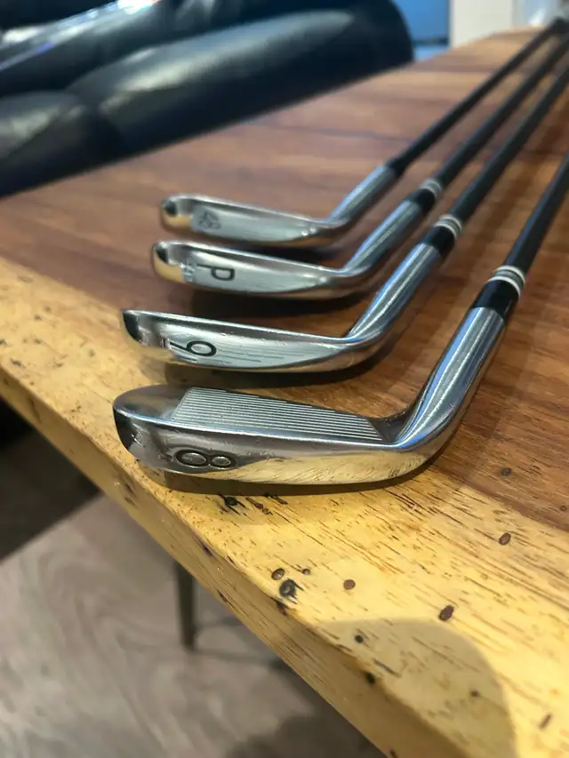 Titleist T-100s 4-pw plus a 48 degree t-100s wedge with the set in Golf in Ottawa - Image 4