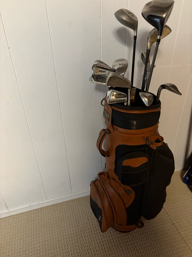 men’s right handed golf clubs and bag  in Golf in Guelph