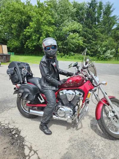 Beautiful Vintage Suzuki Boulvard S83, was fully inspected and tuned last summer, 1400C