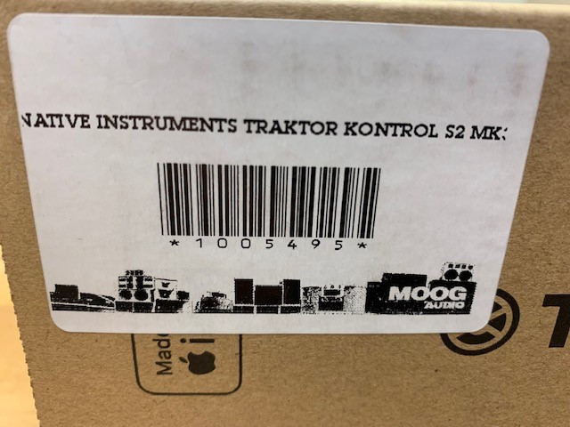 DJ Controller Traktor Kontrol S2 NEUVE - NEW IN THE BOX! dans Appareils électroniques  à Laval/Rive Nord - Image 3