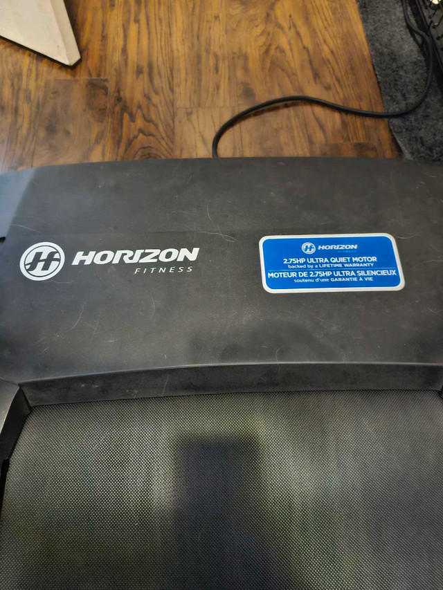 Horizon Featherweight Treadmill  in Exercise Equipment in Red Deer - Image 2