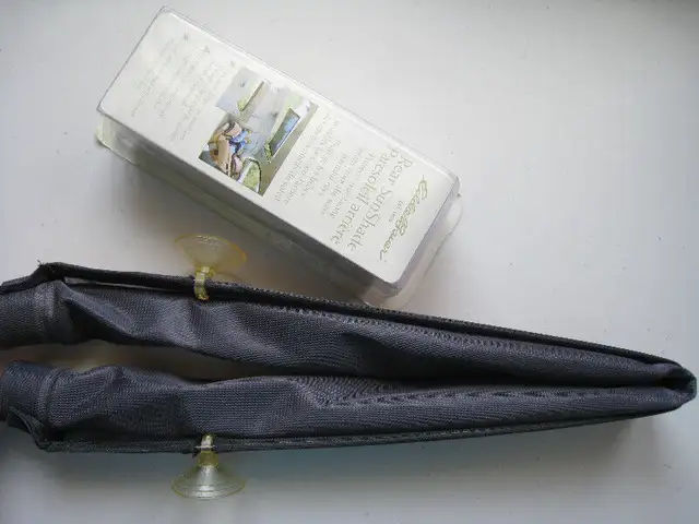 Eddie Bauer Rear Sunshade in Other in Guelph - Image 3