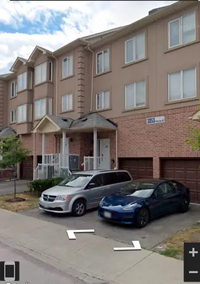 4 +1 Bedroom 4 Bath Townhome For Rent