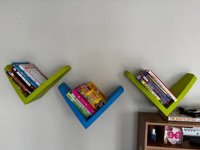 book shelf in Bookcases & Shelving Units in City of Toronto - Image 2